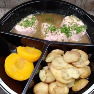 FILET MIGNON DE PORC, SAUCE MIEL ET THYM, DEMI-PÊCHE, POMMES SARLADAISES: LIVRAISON LE 04/05